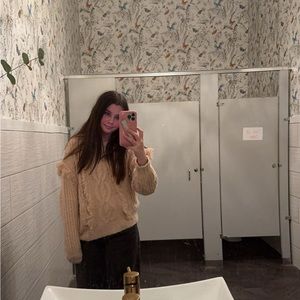 Meet your Posher, Claire